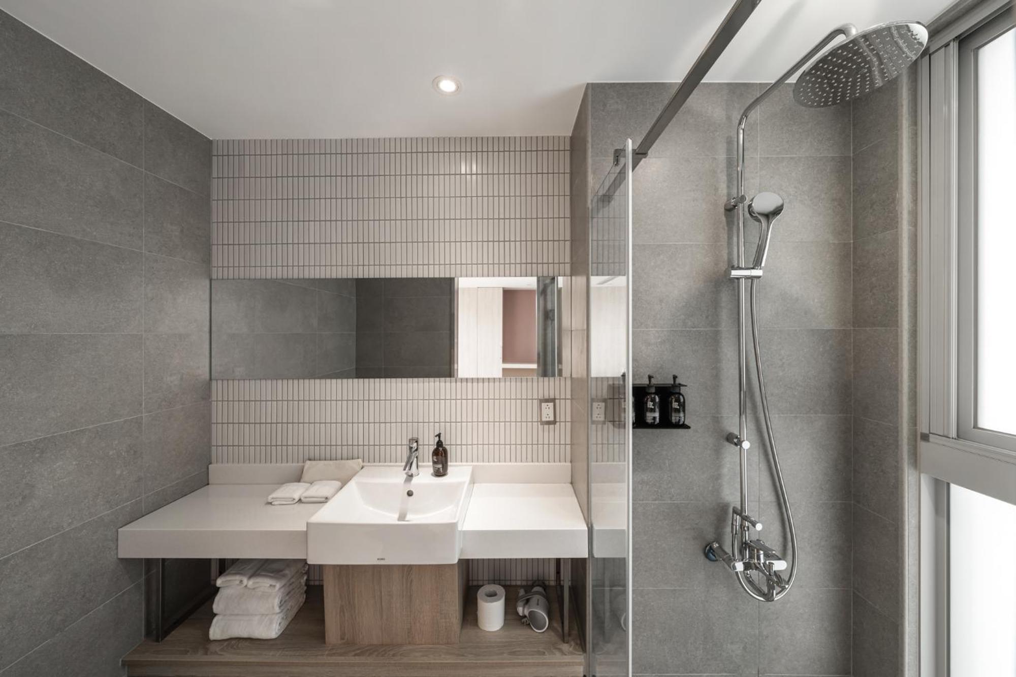 1Li7E Hotel Тайджун Екстериор снимка